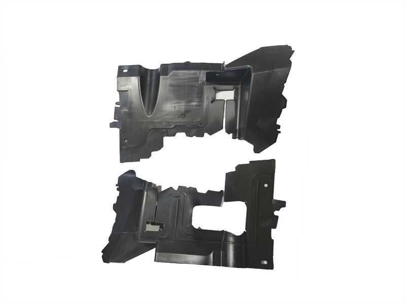 荣威 RX5 PLUS 水箱两侧挡泥板下